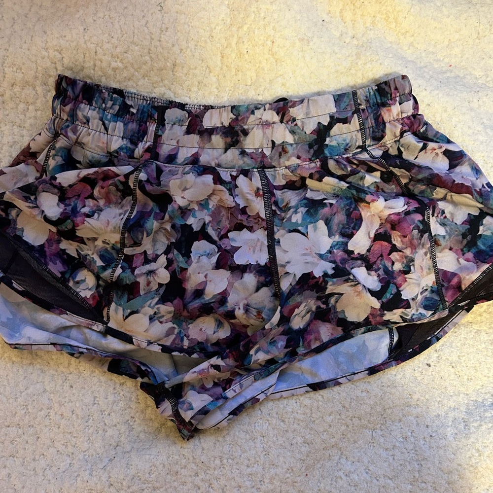 Hotty Hot Short Size 6 2.5”